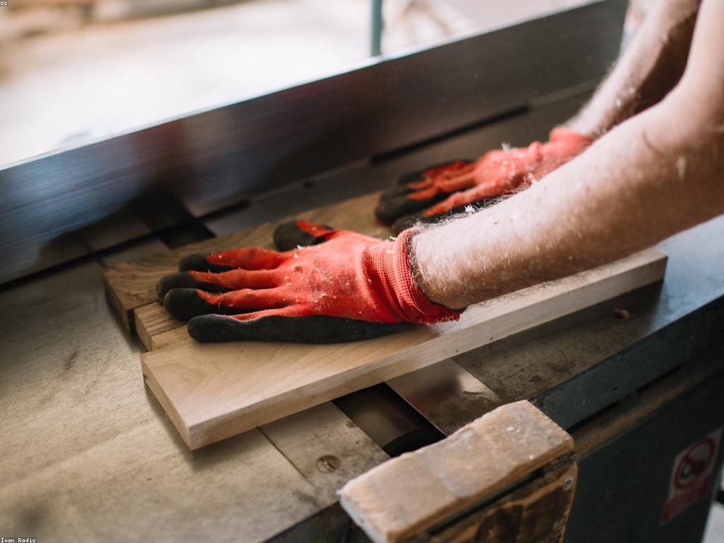 ឧបករណ៍និងសម្ភារៈនៃការងារ